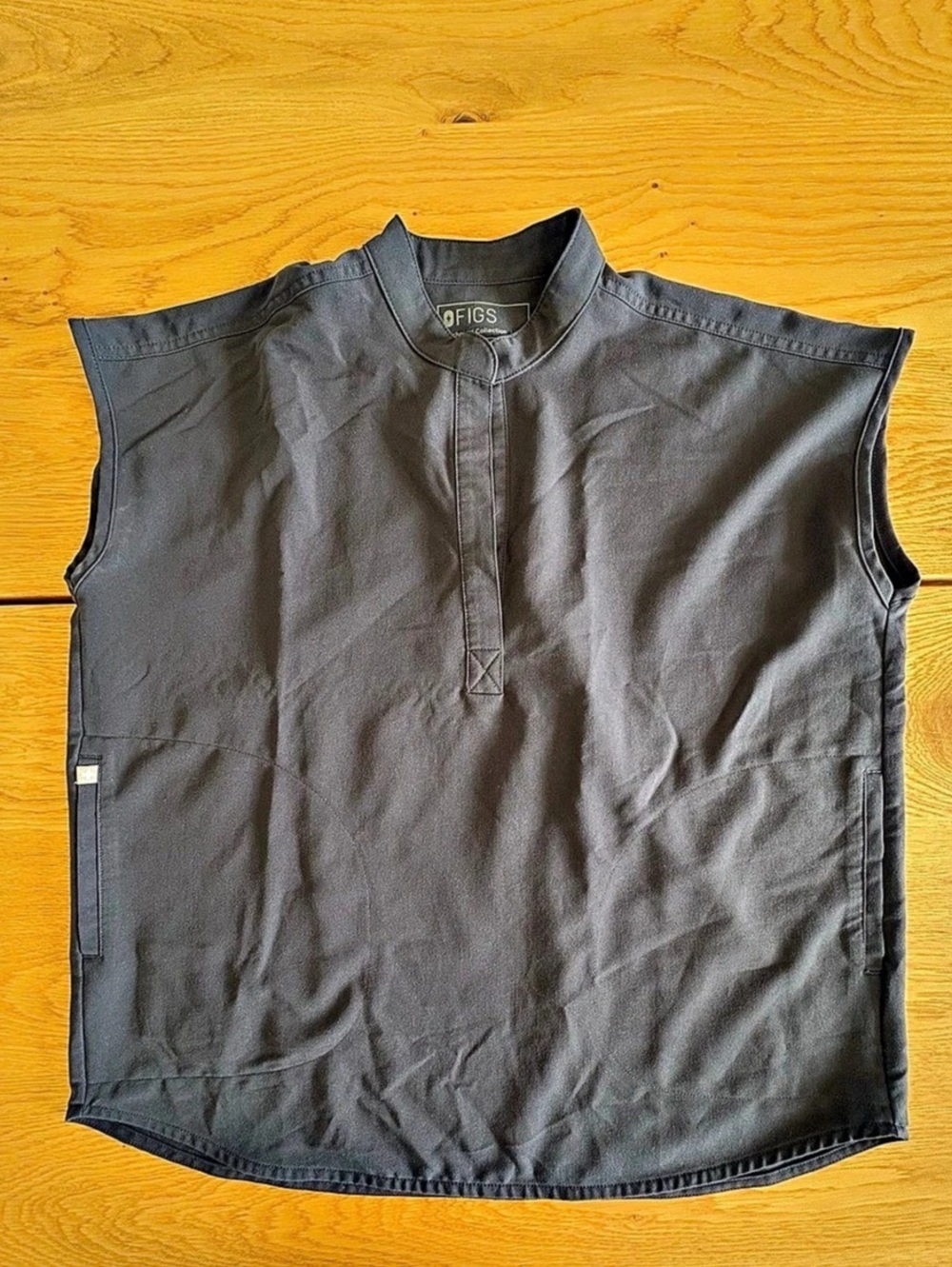 FIGS Technical Collection Scrub Top Womens Small Navy Sleeveless Uniform